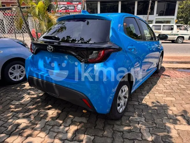 Toyota Yaris 2023 photo 2
