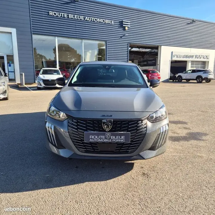 Peugeot 208 2025 photo 2