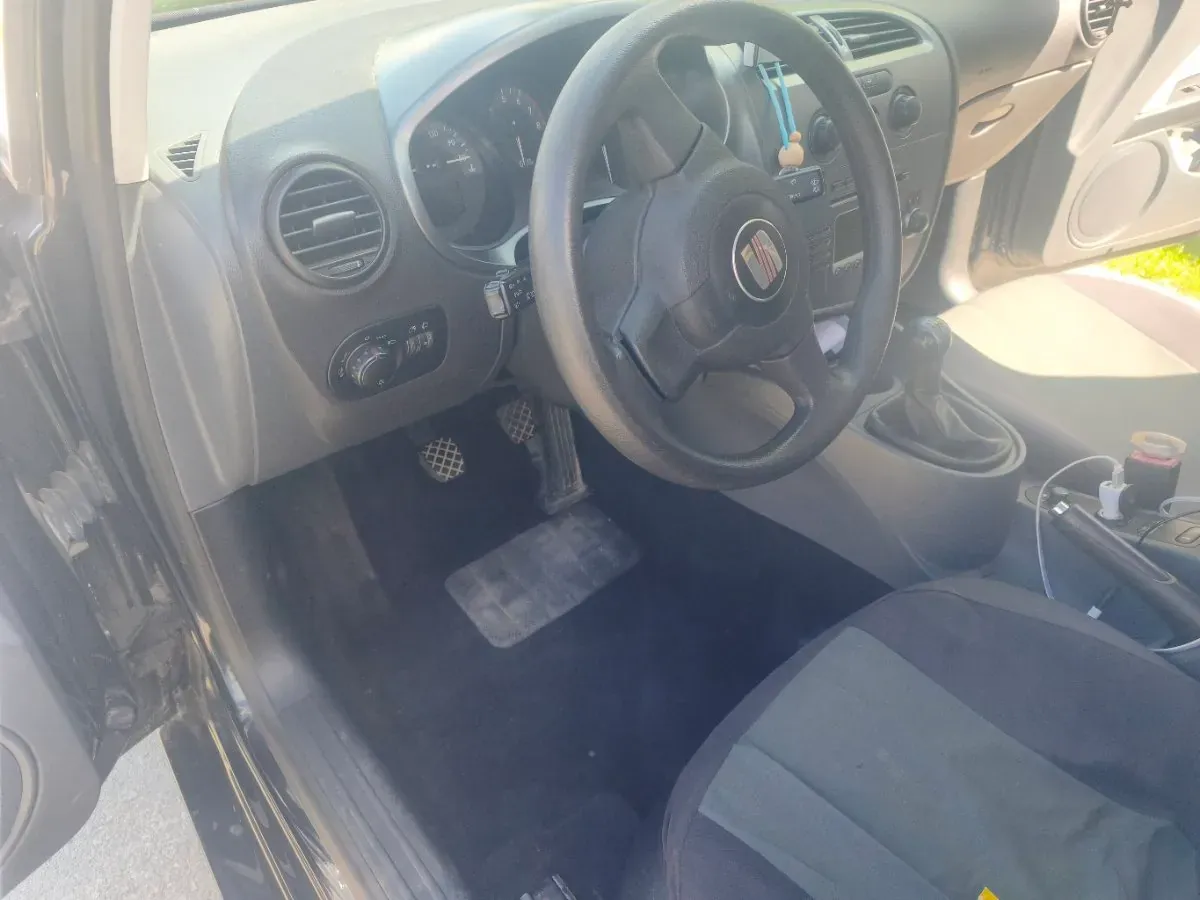 Seat Leon 2007 photo 2