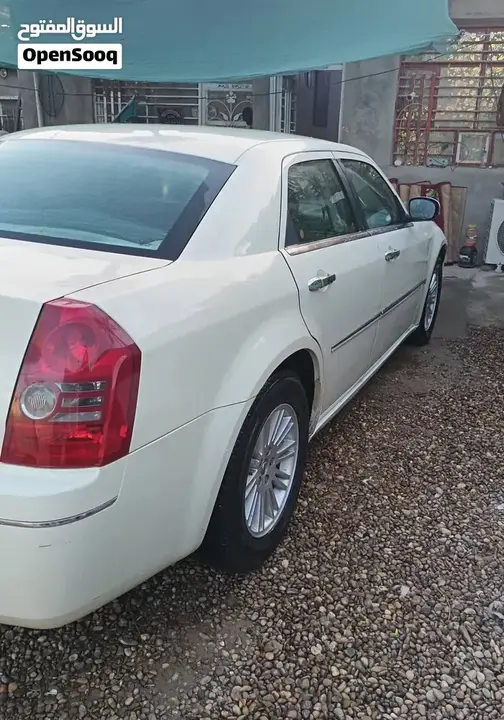 Chrysler 300 2010 photo 2