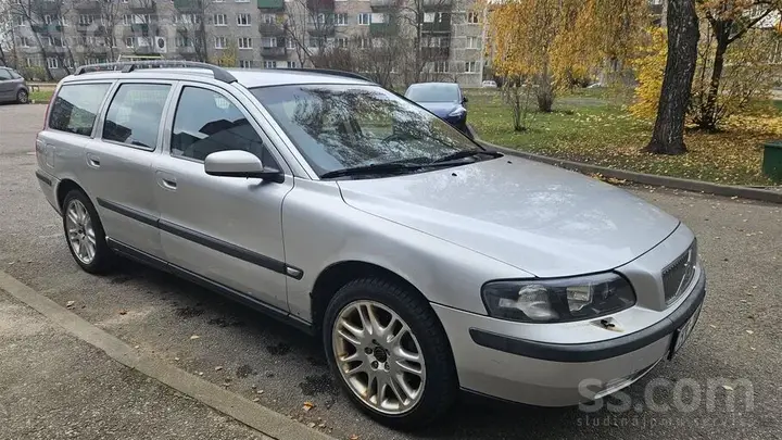 Volvo V70 2004 photo 2