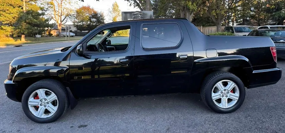 Honda Ridgeline 2011 photo 2