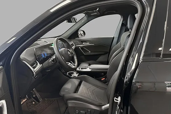 BMW Ix1 2026 photo 2