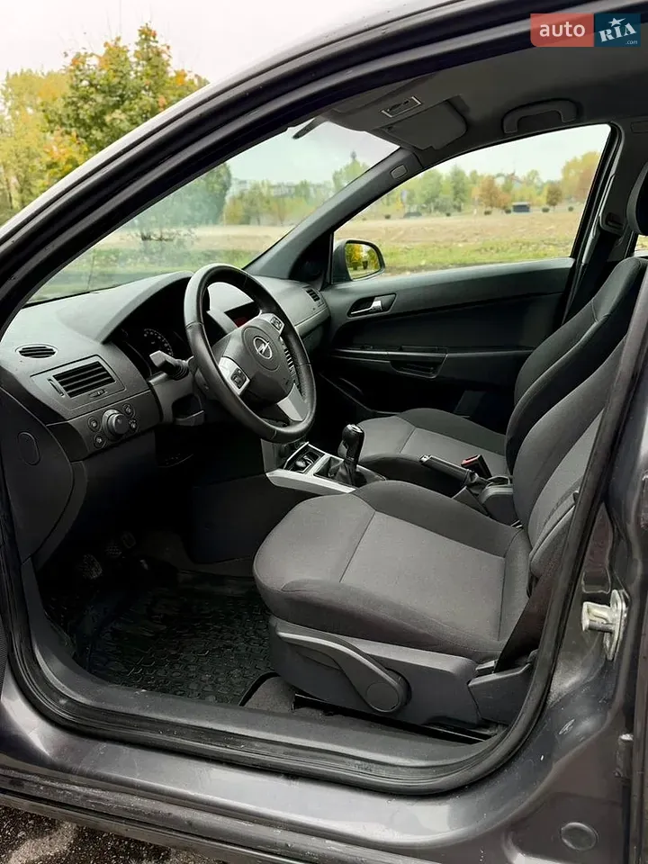 Opel Astra 2012 photo 4