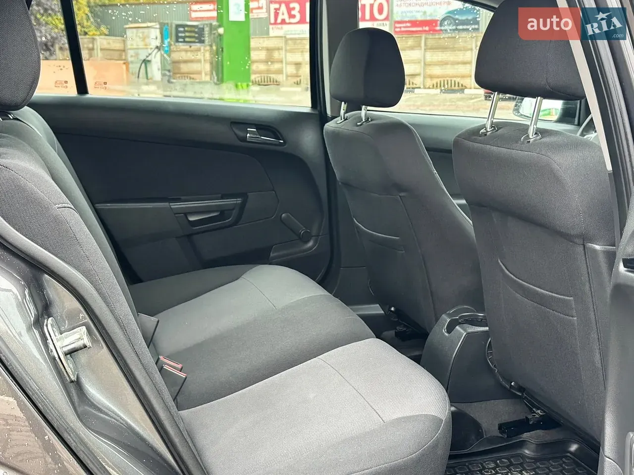 Opel Astra 2012 photo 2