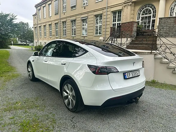 Tesla Model Y 2023 photo 3
