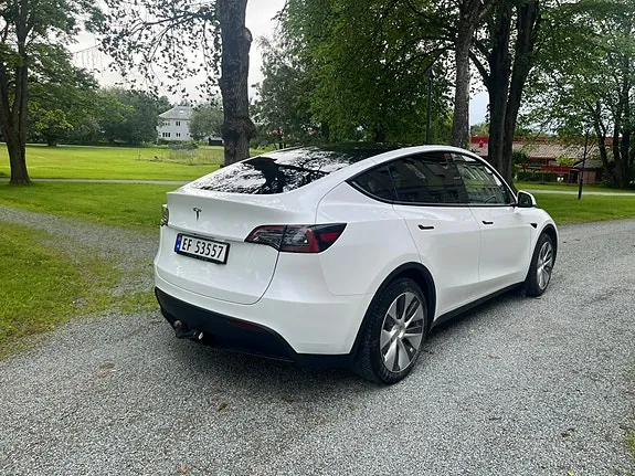 Tesla Model Y 2023 photo 5