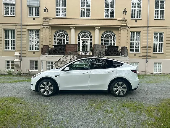 Tesla Model Y 2023 photo 4