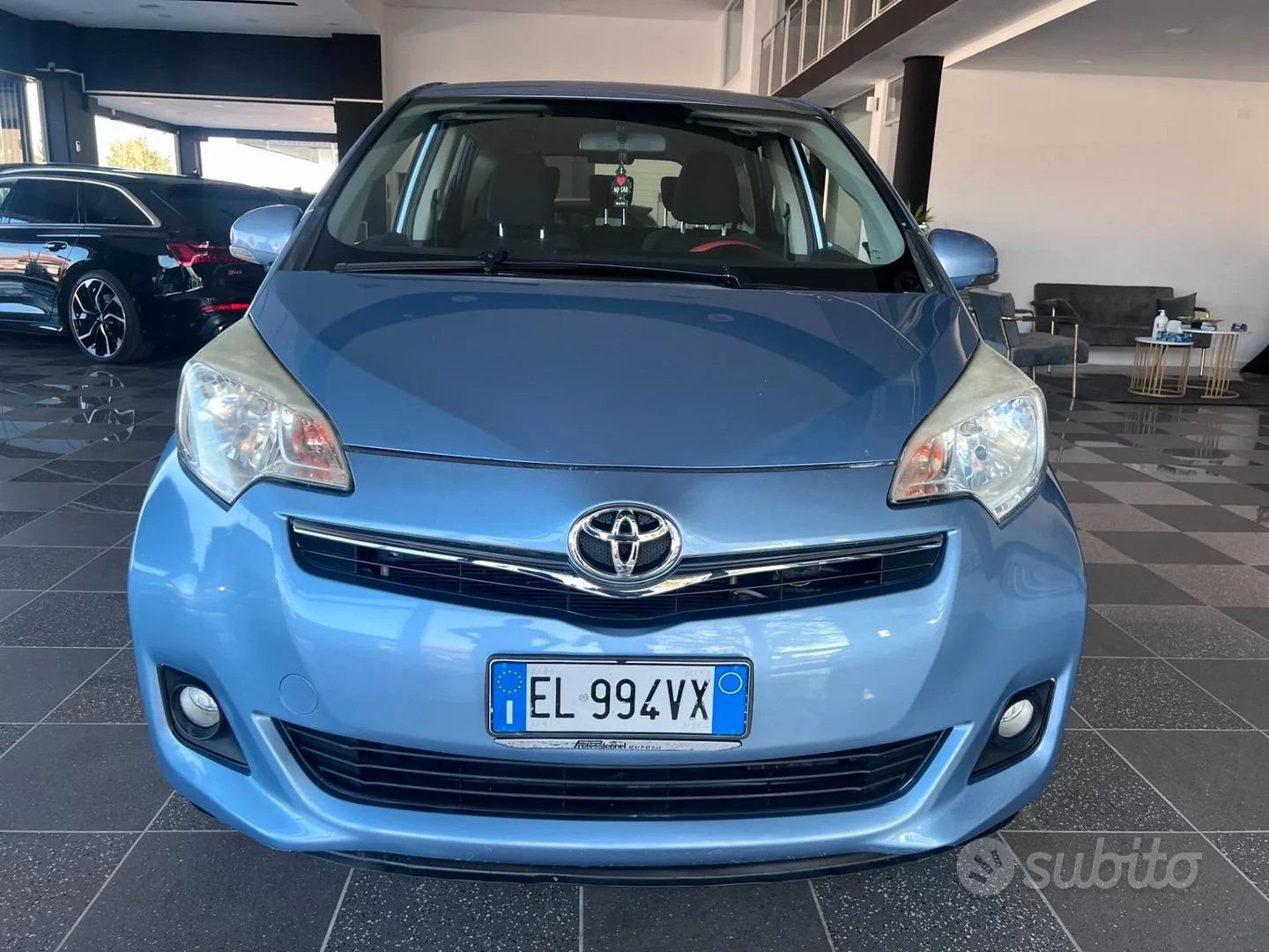 Toyota Verso-S 2012 photo 2