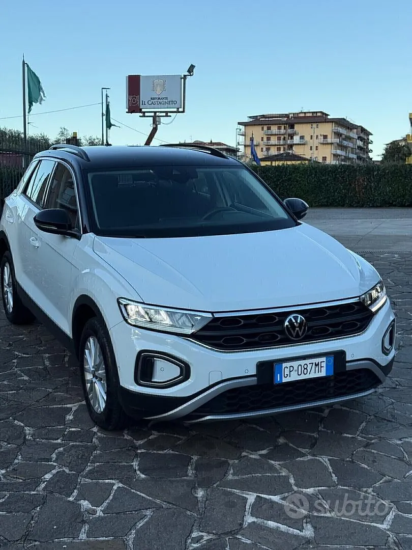 Volkswagen T-Roc 2023 photo 2