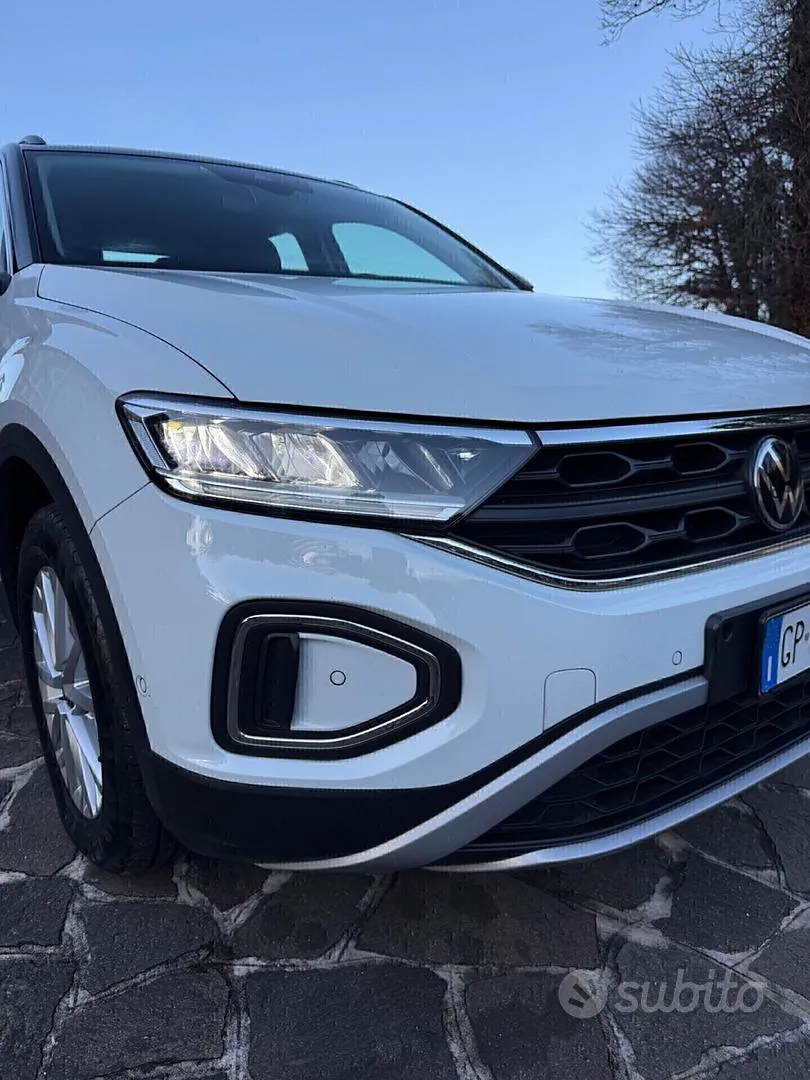 Volkswagen T-Roc 2023 photo 3
