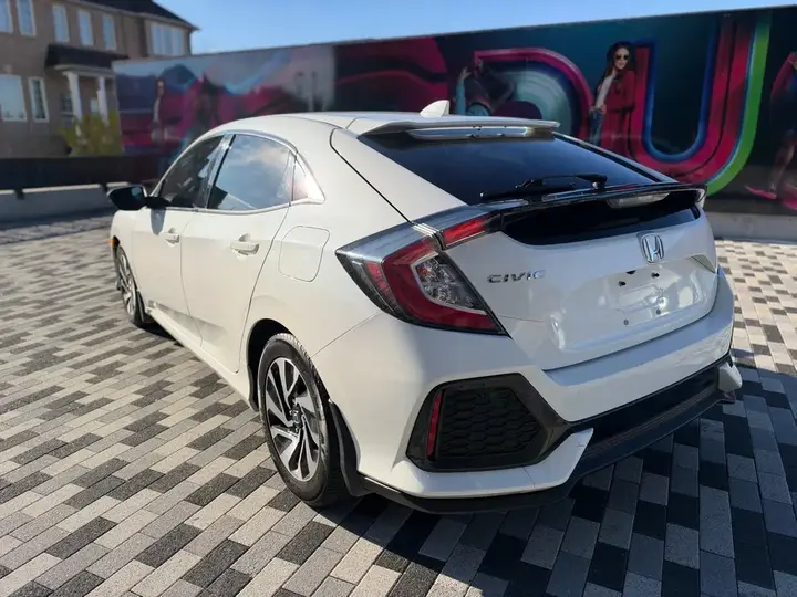 Honda Civic 2019 photo 3