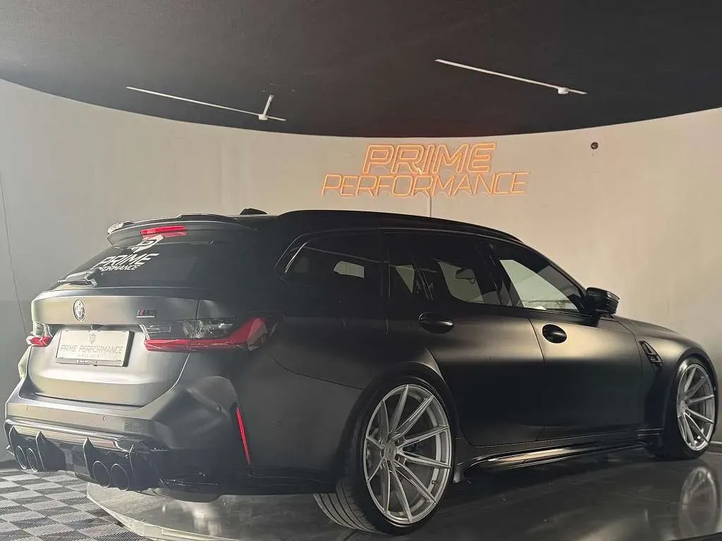 BMW 3 Series 2024 photo 2