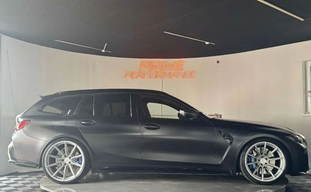 BMW 3 Series 2024 photo 3