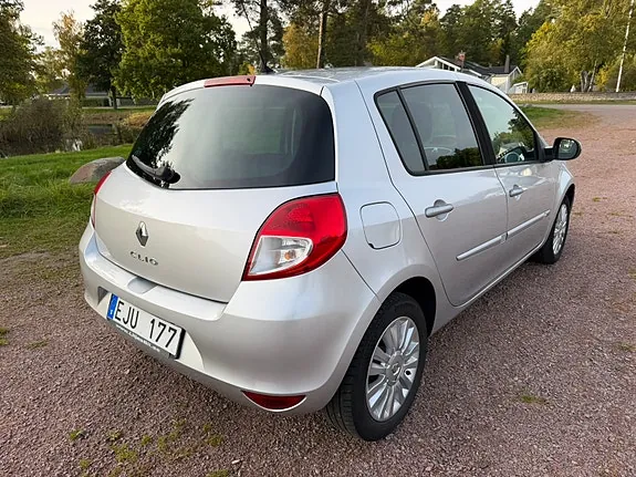Renault Clio 2012 photo 2