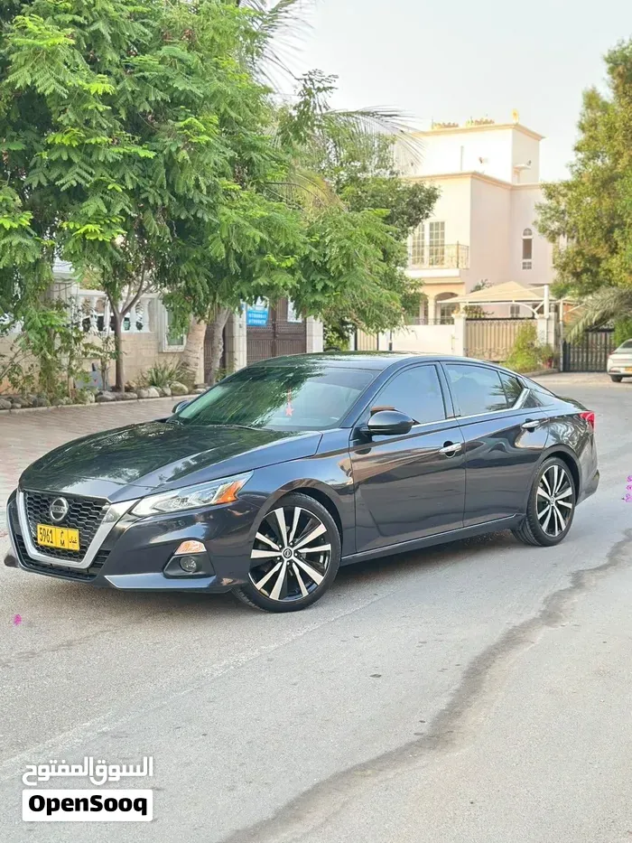 Nissan Altima 2019 photo 2