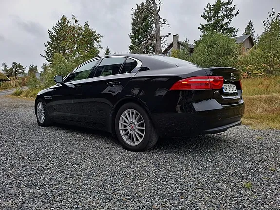 Jaguar Xe 2016 photo 4