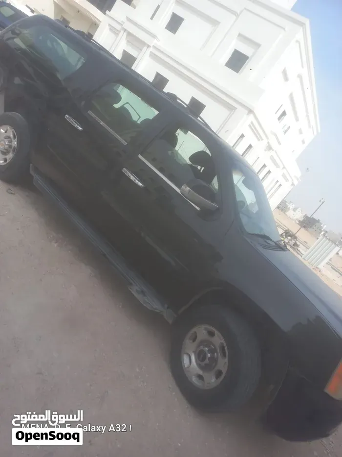 GMC Suburban 2009 photo 2