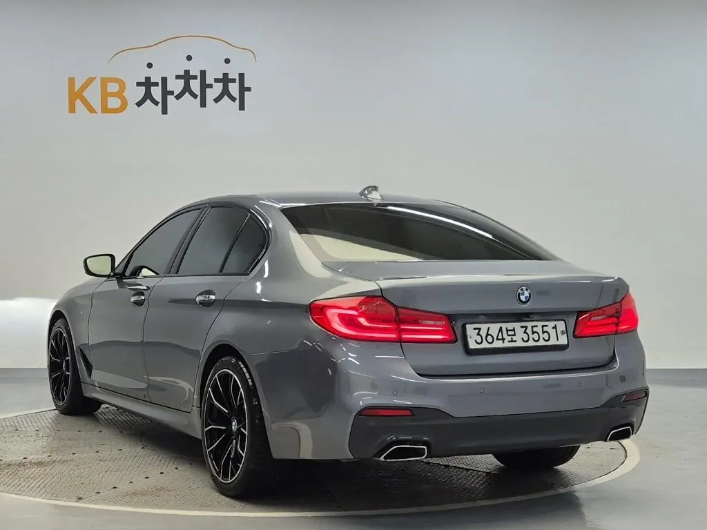 BMW 5 Series 2017 photo 2