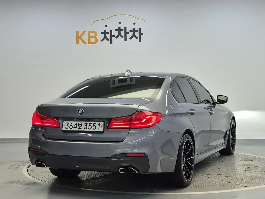 BMW 5 Series 2017 photo 3