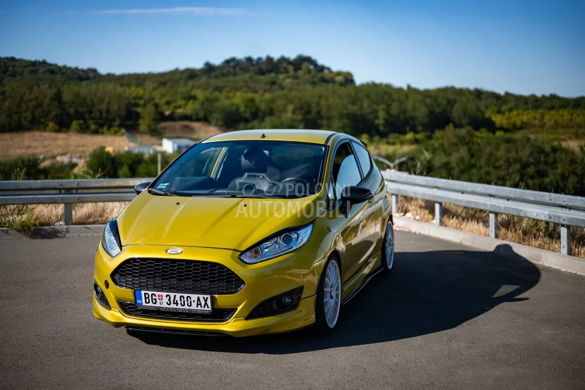 Ford Fiesta 2013 photo 2