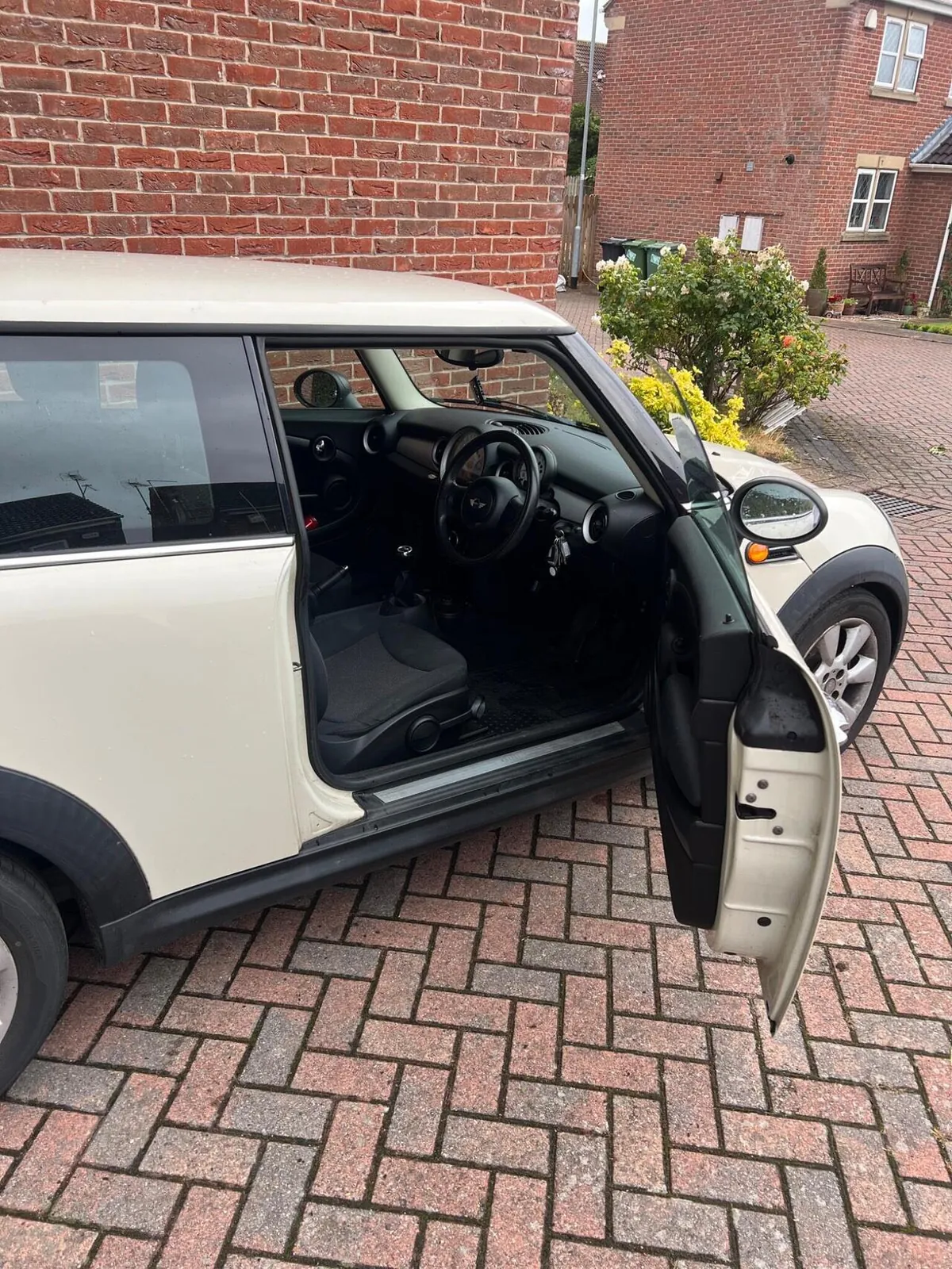 Mini Hatch 2012 photo 3