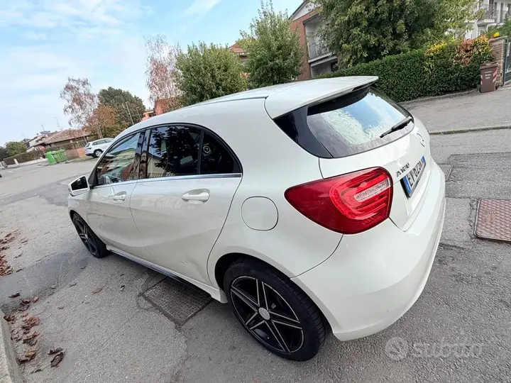 Mercedes-Benz A 180 2014 photo 3