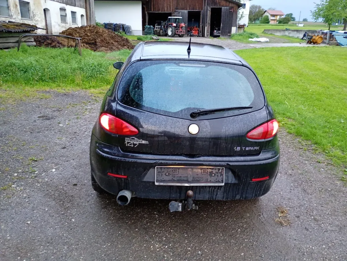 Alfa Romeo 147 2003 photo 2