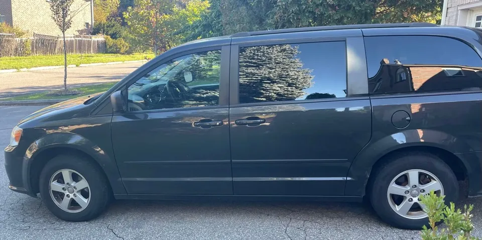 Dodge Grand Caravan 2012 photo 2