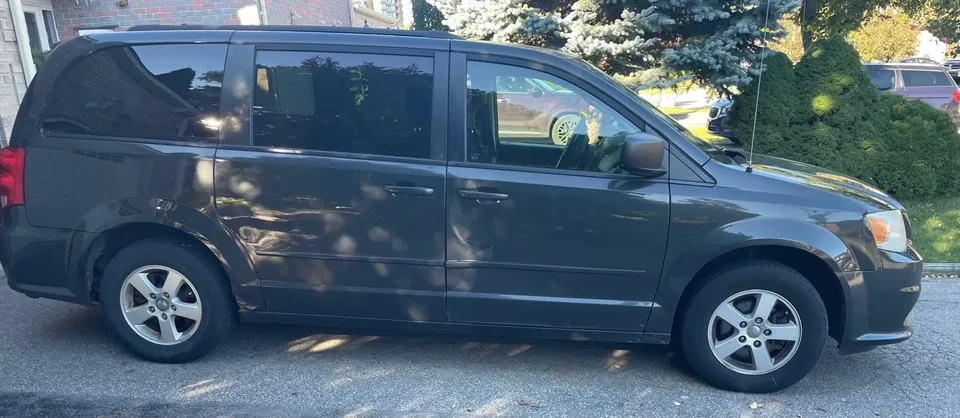 Dodge Grand Caravan 2012 photo 3