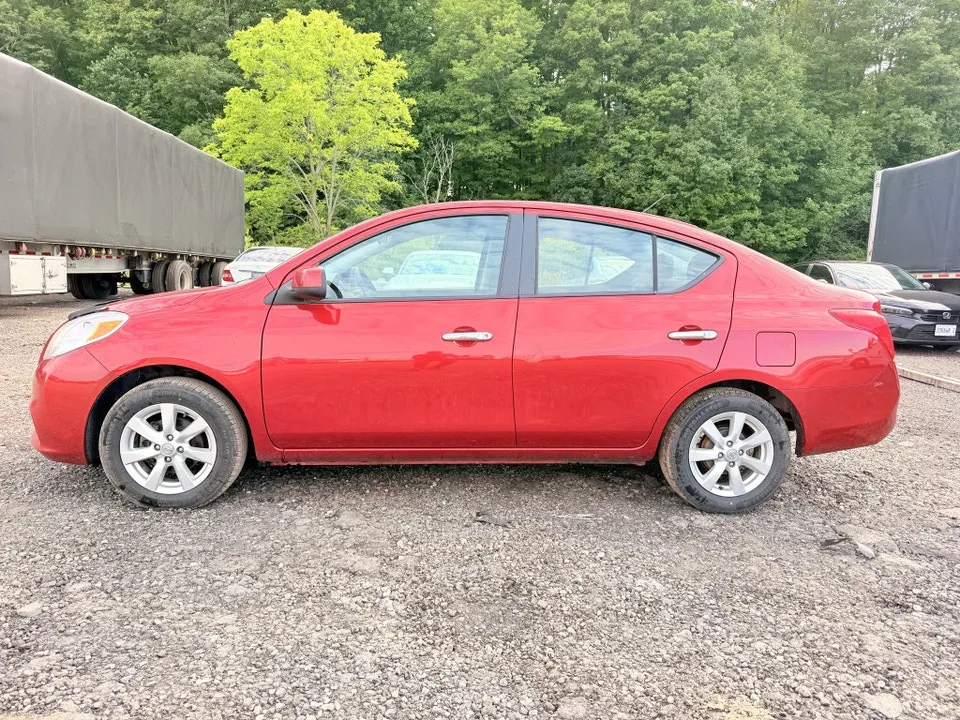 Nissan Versa 2012 photo 3