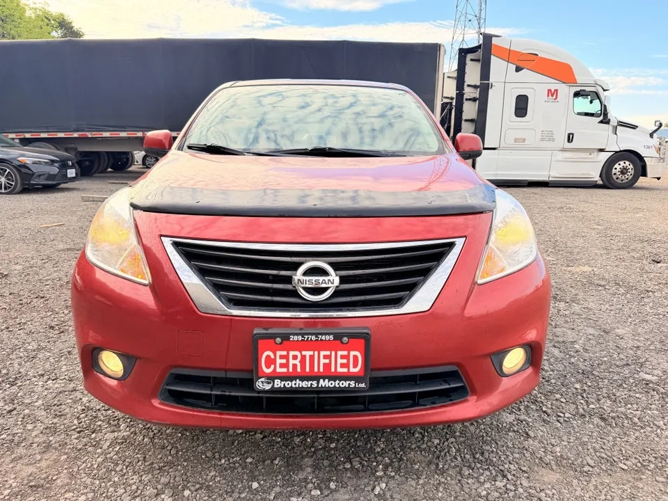 Nissan Versa 2012 photo 2