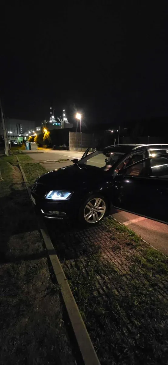 Volkswagen Passat 2011 photo 3
