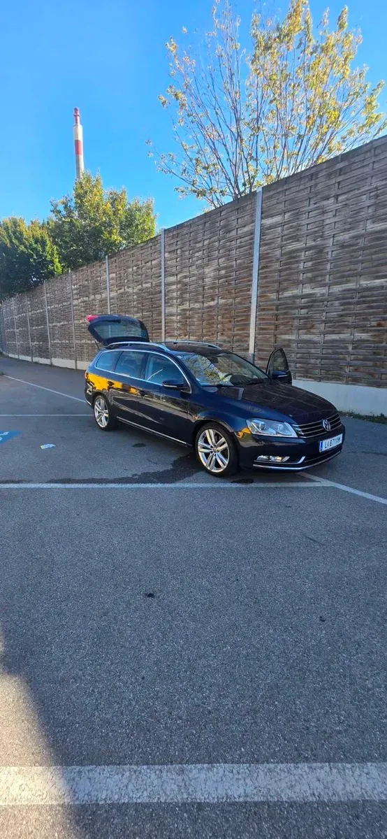 Volkswagen Passat 2011 photo 2