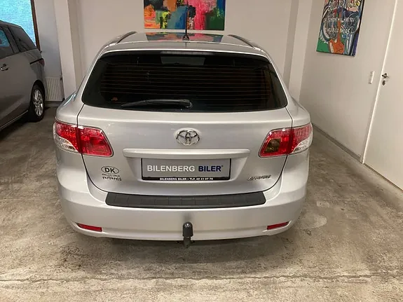 Toyota Avensis 2011 photo 4