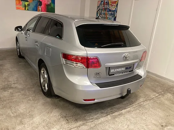 Toyota Avensis 2011 photo 2