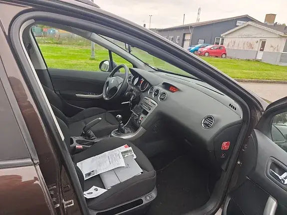 Peugeot 308 2011 photo 4