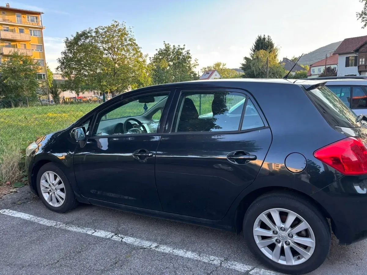 Toyota Auris 2008 photo 2