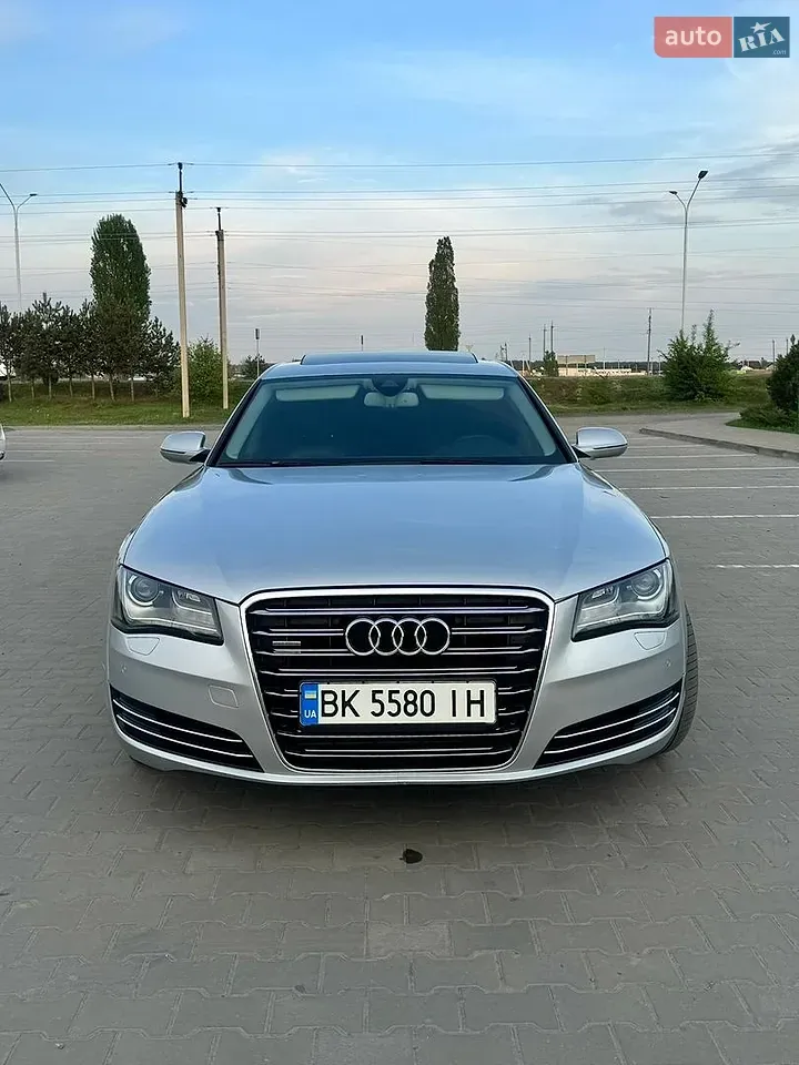 Audi A8 2012 photo 2
