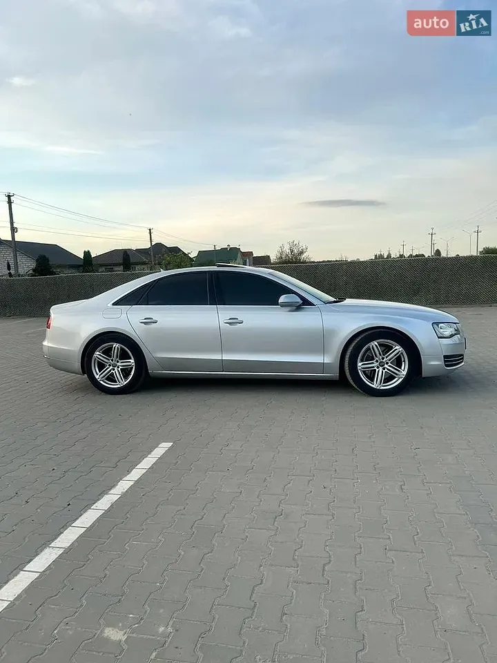 Audi A8 2012 photo 5