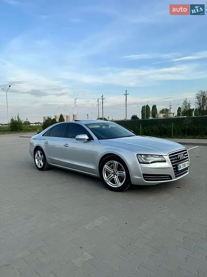 Audi A8 2012 photo 4