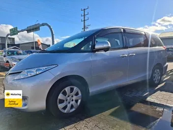 Toyota Estima 2015 photo 4