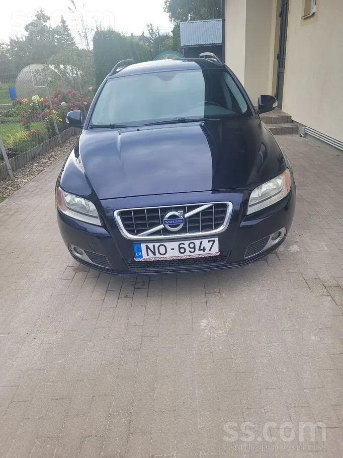Volvo V70 2010 photo 2