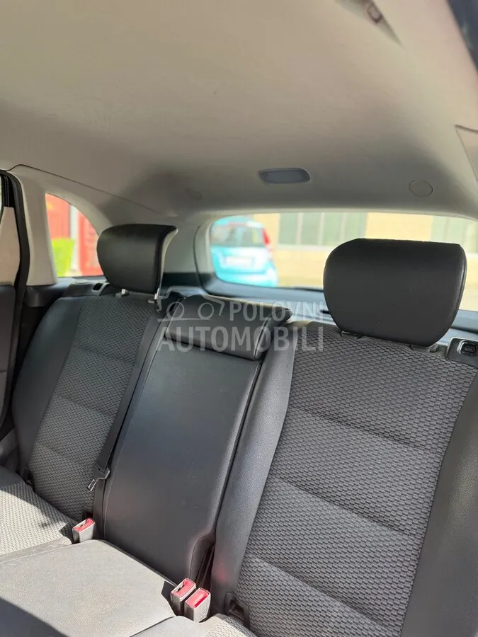 Mercedes-Benz B 200 2010 photo 5