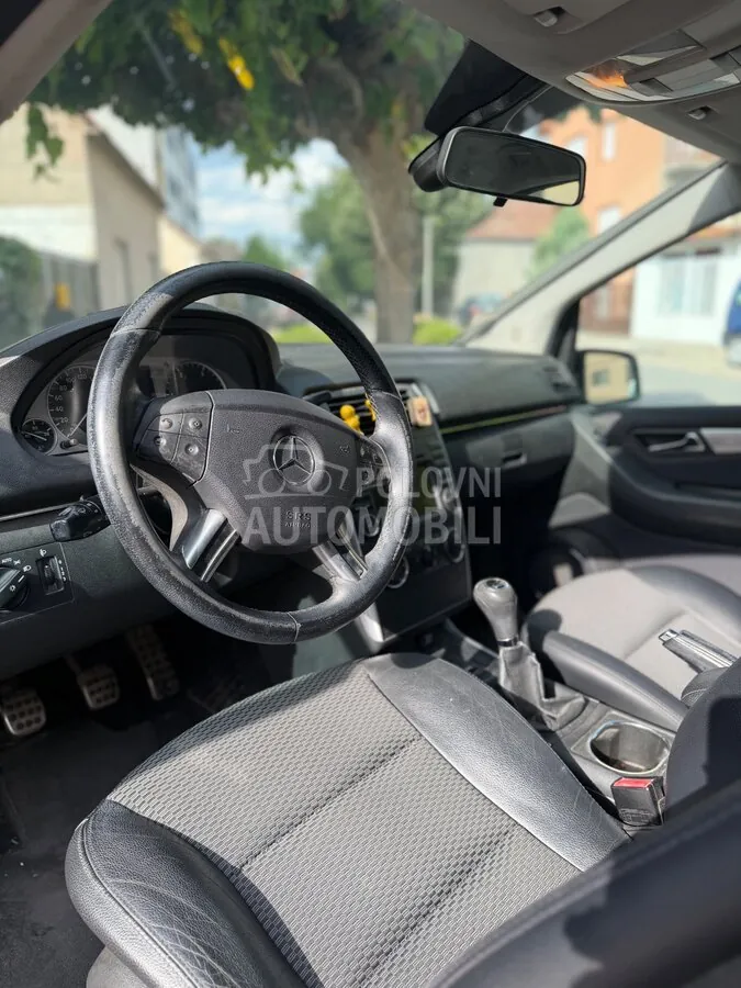 Mercedes-Benz B 200 2010 photo 3