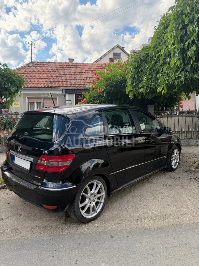 Mercedes-Benz B 200
