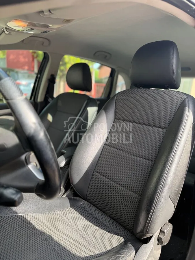 Mercedes-Benz B 200 2010 photo 4