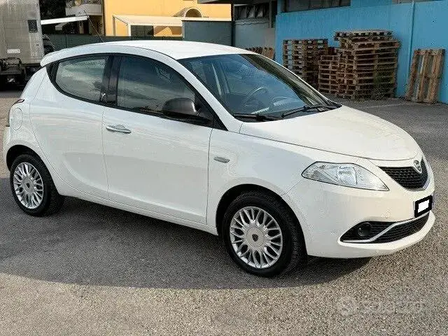Lancia Ypsilon 2017 photo 2