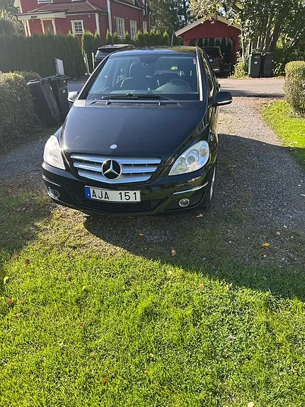 Mercedes-Benz B180 2010 photo 2
