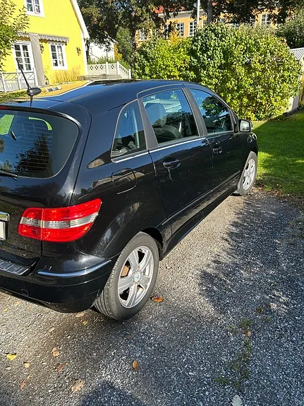 Mercedes-Benz B180